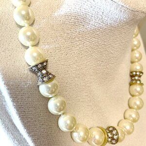 Elegant Simple Simulated Pearl and Crystal Beaded Necklace